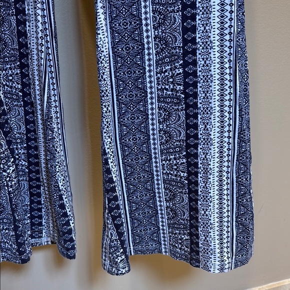 Stylish Blue Patterned Wide Leg Pants - Picture 2 of 5